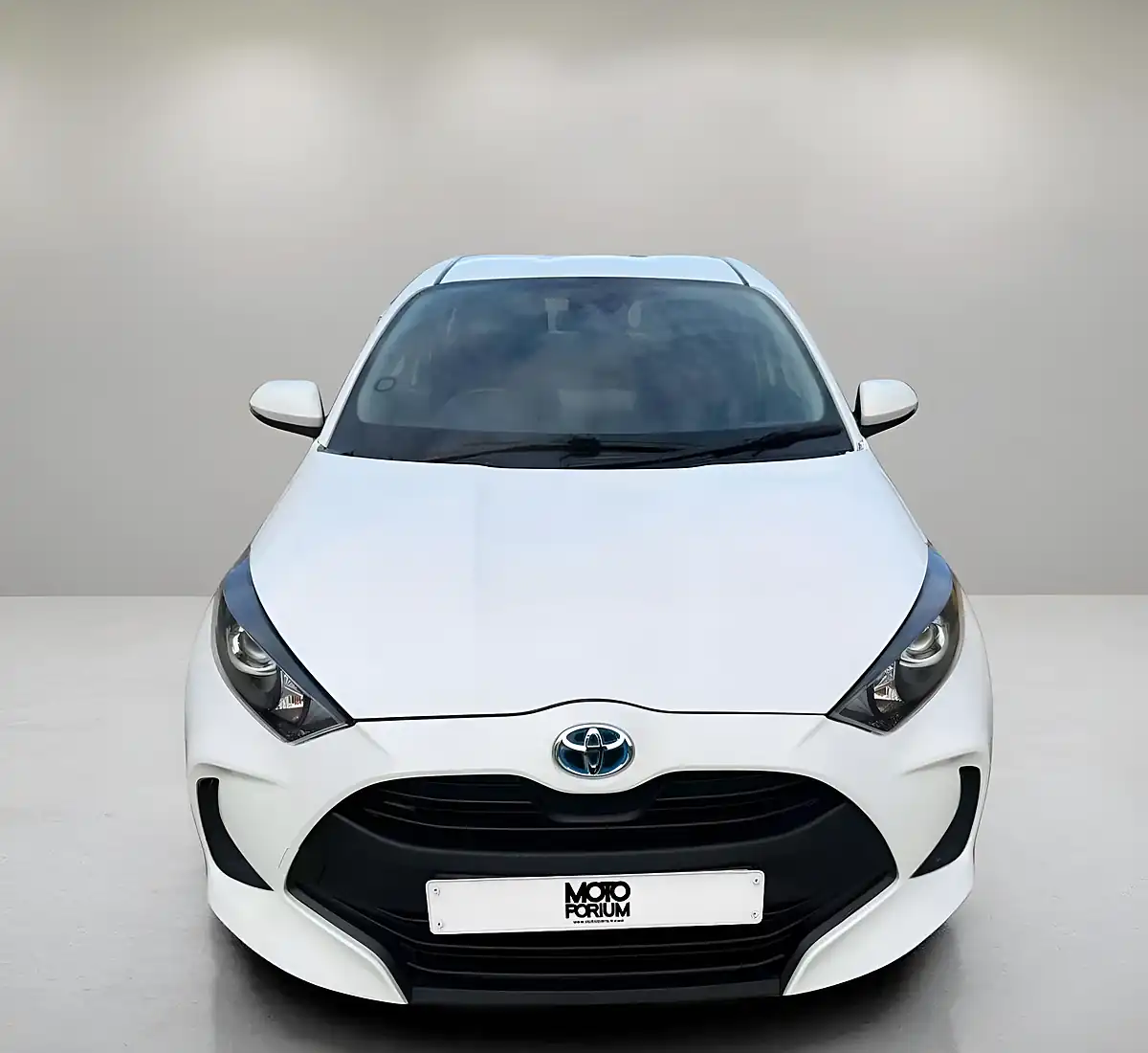 Used 2022 Toyota Yaris Icon White - Interior and Exterior details 18