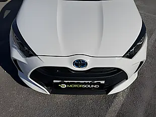 Used 2022 Toyota Yaris Icon White - Interior and Exterior details 10