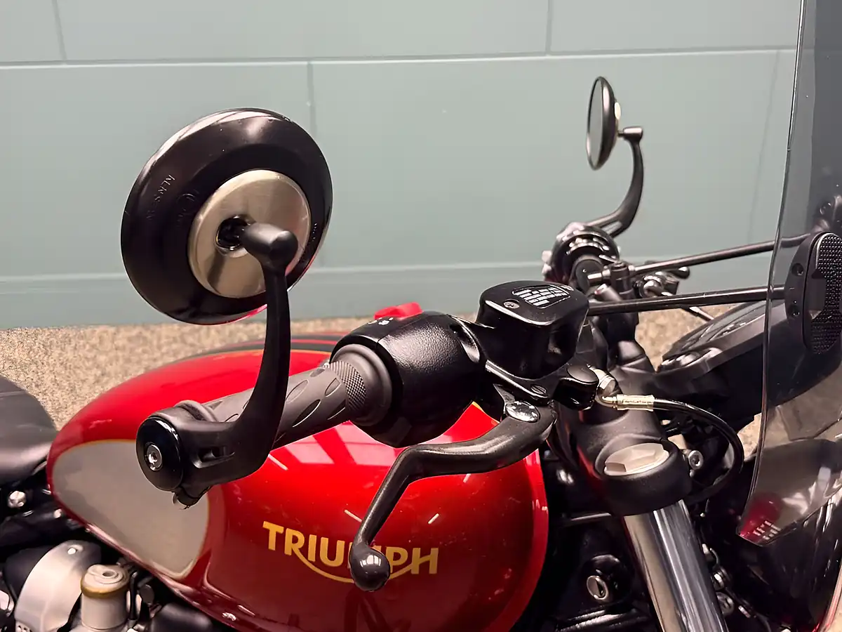 Used 2022 Triumph Bobber Gold Line Red - Interior and Exterior details 11