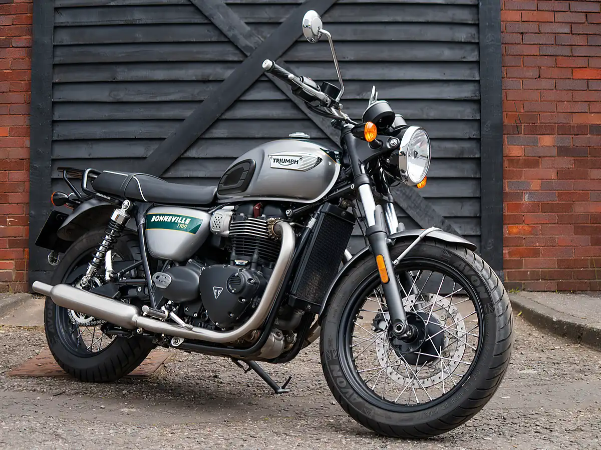 Used 2022 Triumph Bonneville T100 Gold Line Silver Ice / Competition Green - Front View
