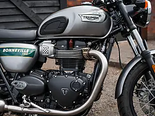 Used 2022 Triumph Bonneville T100 Gold Line Silver Ice / Competition Green - Interior and Exterior details 12