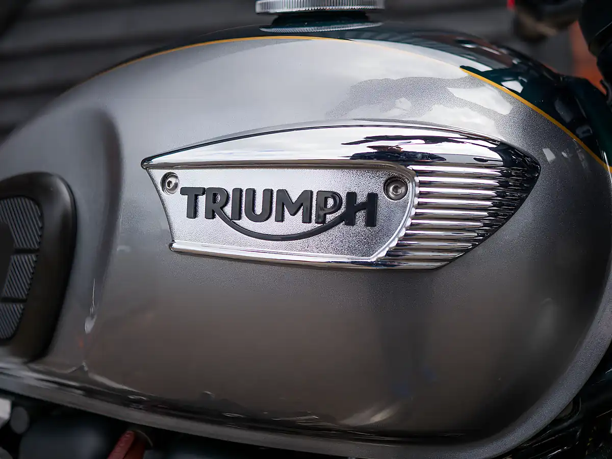 Used 2022 Triumph Bonneville T100 Gold Line Silver Ice / Competition Green - Interior and Exterior details 14