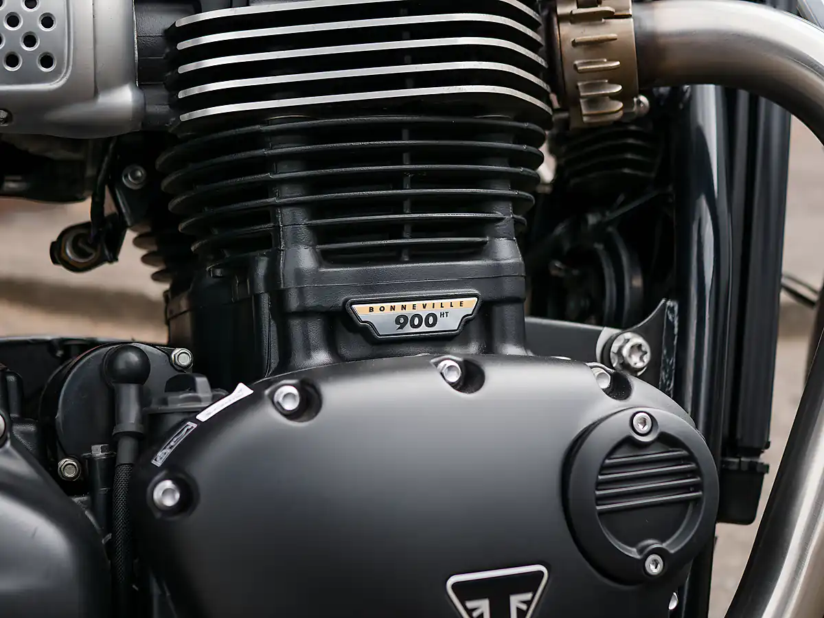 Used 2022 Triumph Bonneville T100 Gold Line Silver Ice / Competition Green - Interior and Exterior details 16