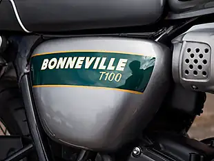 Used 2022 Triumph Bonneville T100 Gold Line Silver Ice / Competition Green - Interior and Exterior details 18