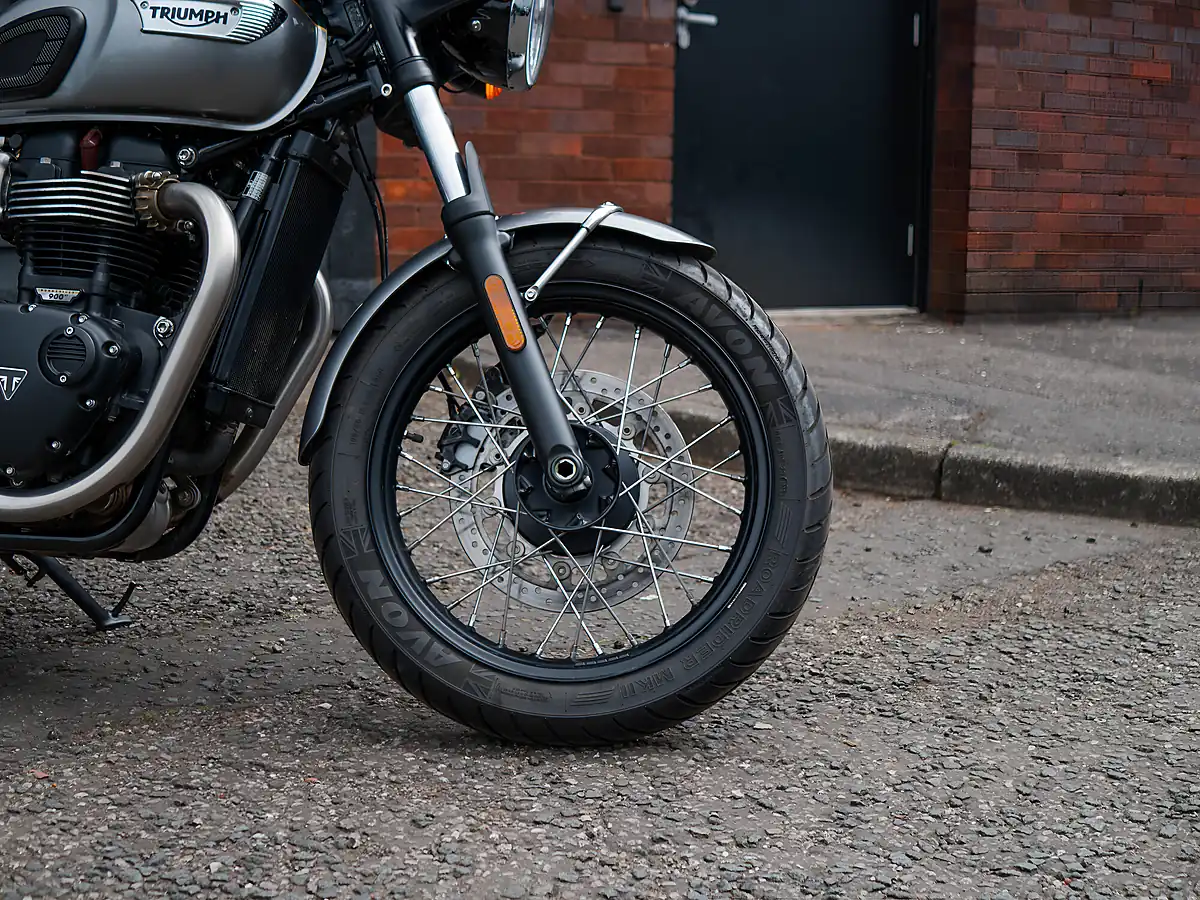 Used 2022 Triumph Bonneville T100 Gold Line Silver Ice / Competition Green - Interior and Exterior details 4