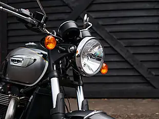 Used 2022 Triumph Bonneville T100 Gold Line Silver Ice / Competition Green - Interior and Exterior details 6