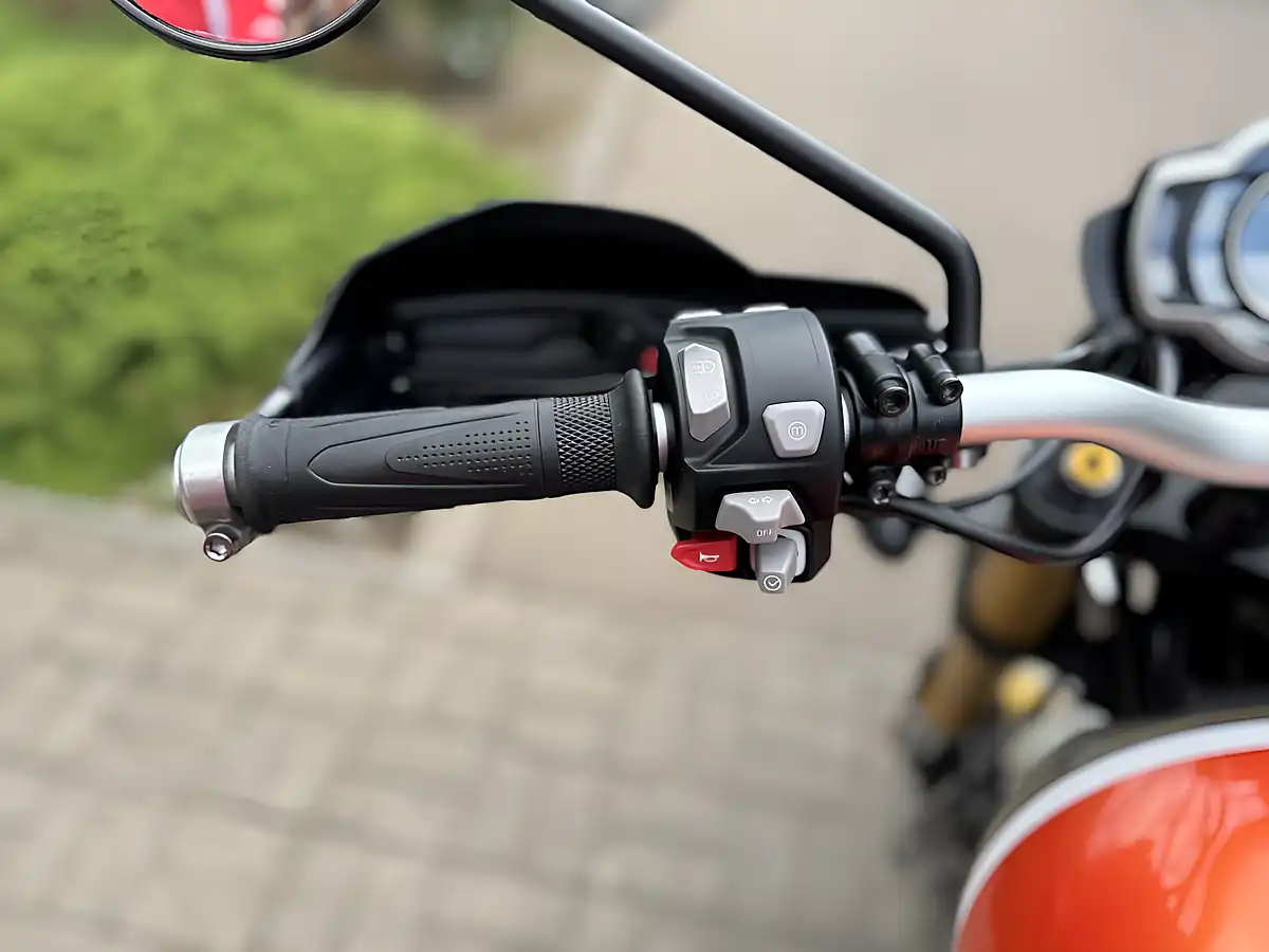 Used 2022 Triumph Scrambler 1200 Xe Orange - Interior and Exterior details 13