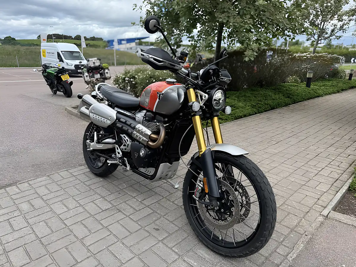 Used 2022 Triumph Scrambler 1200 Xe Orange - Interior and Exterior details 4