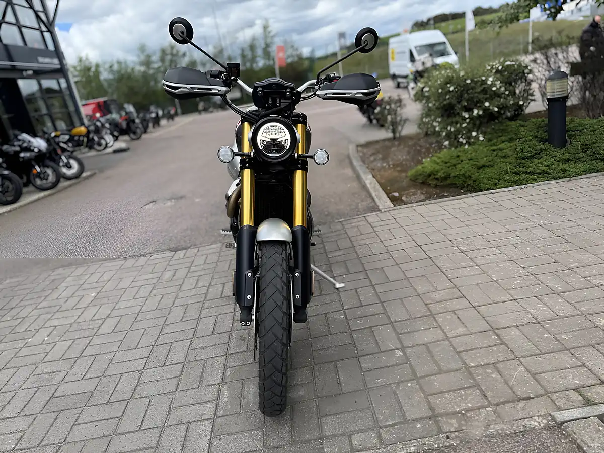 Used 2022 Triumph Scrambler 1200 Xe Orange - Interior and Exterior details 5