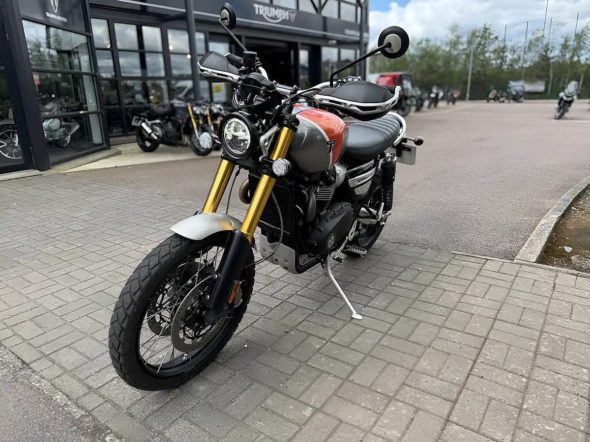 Used 2022 Triumph Scrambler 1200 Xe Orange - Interior and Exterior details 6
