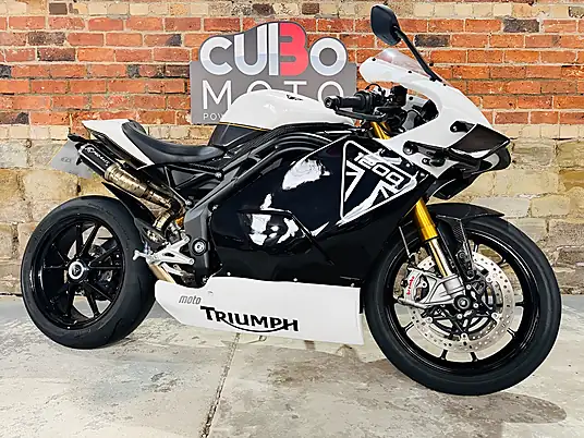 2022 Triumph Speed Triple 1200 RR MotoGP Kit