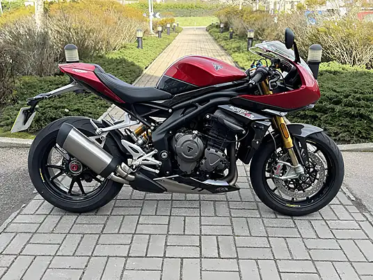 2022 Triumph Speed Triple 1200 RR