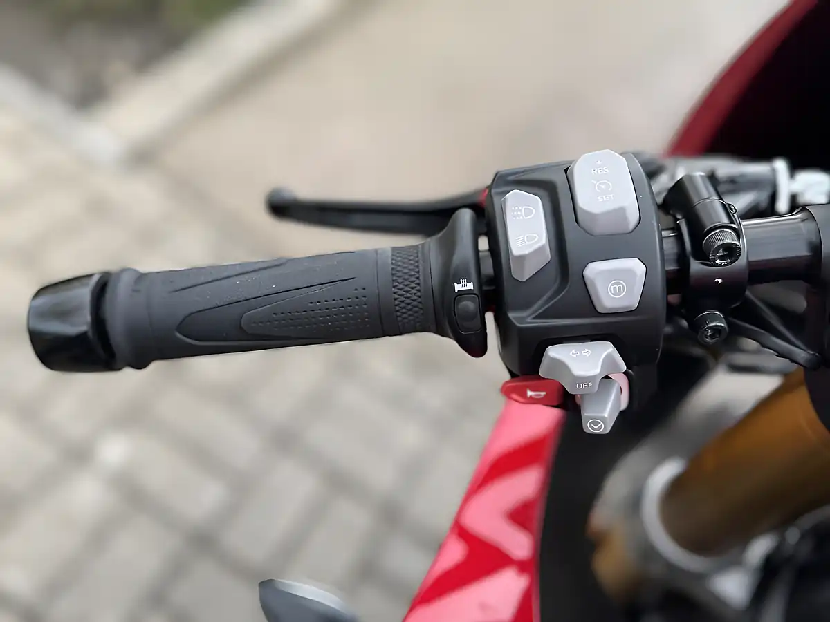 Used 2022 Triumph Speed Triple 1200 Rr Red - Interior and Exterior details 16