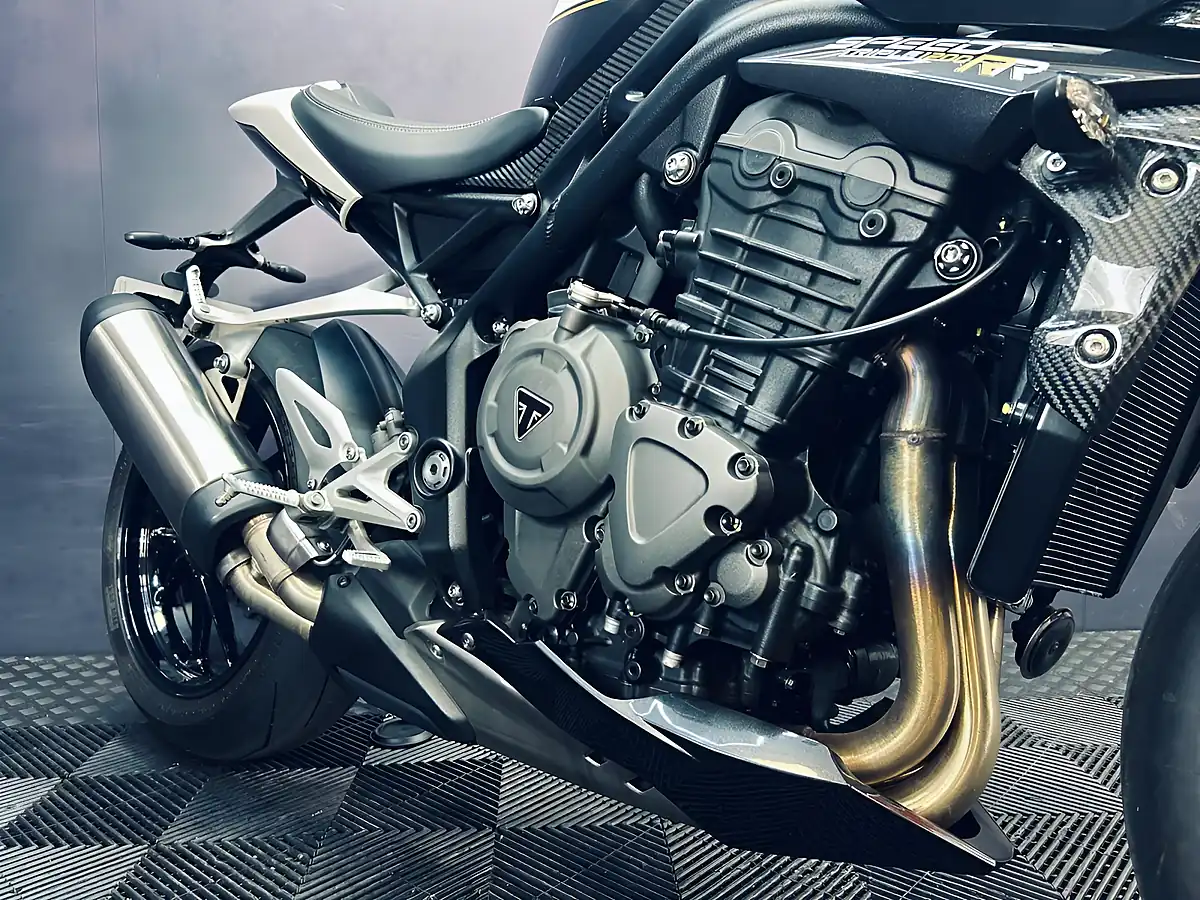 Used 2022 Triumph Speed Triple 1200 Rr White - Interior and Exterior details 10