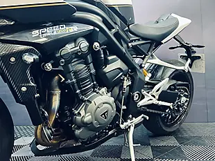 Used 2022 Triumph Speed Triple 1200 Rr White - Interior and Exterior details 11