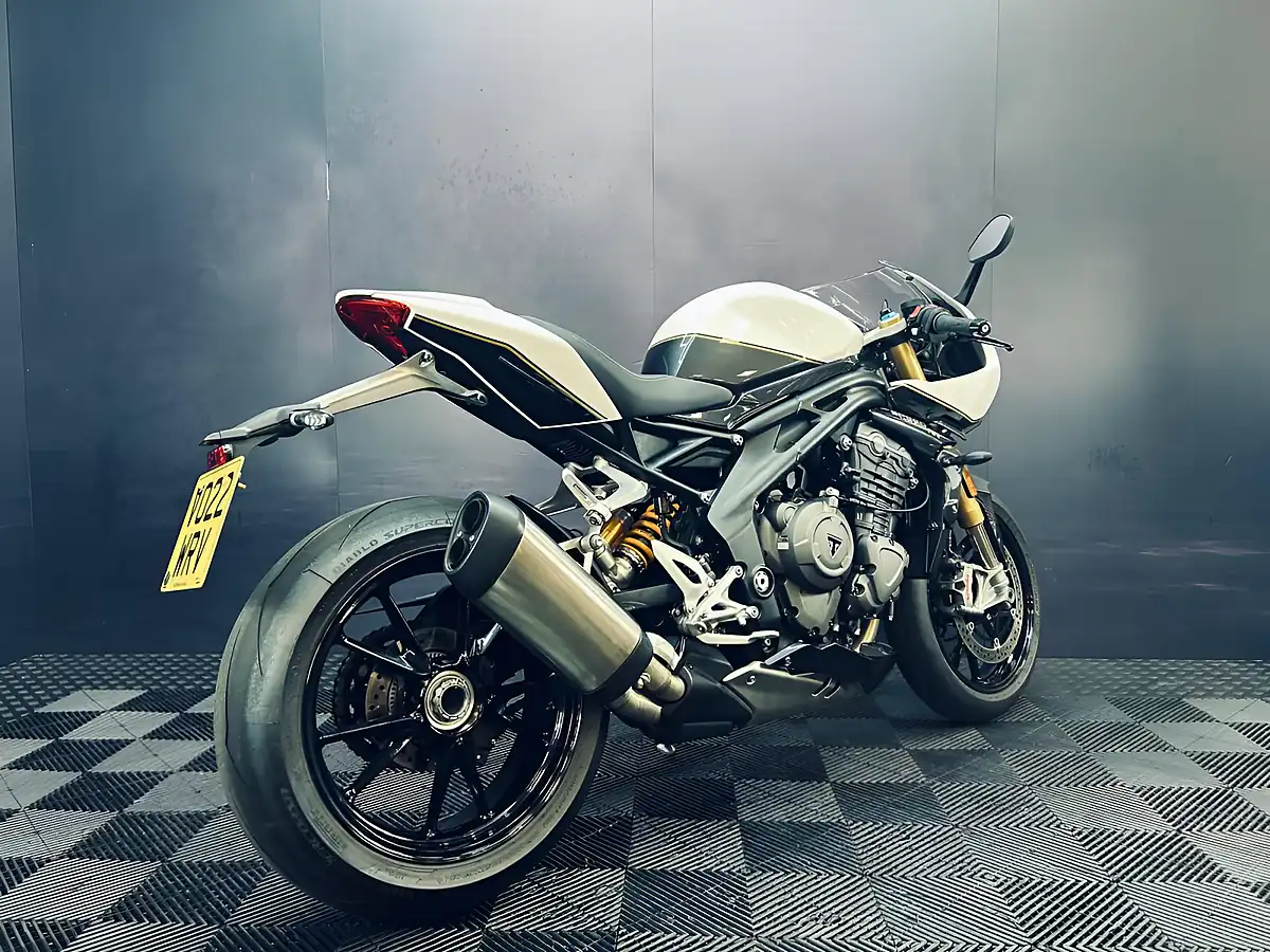 Used 2022 Triumph Speed Triple 1200 Rr White - Interior and Exterior details 12
