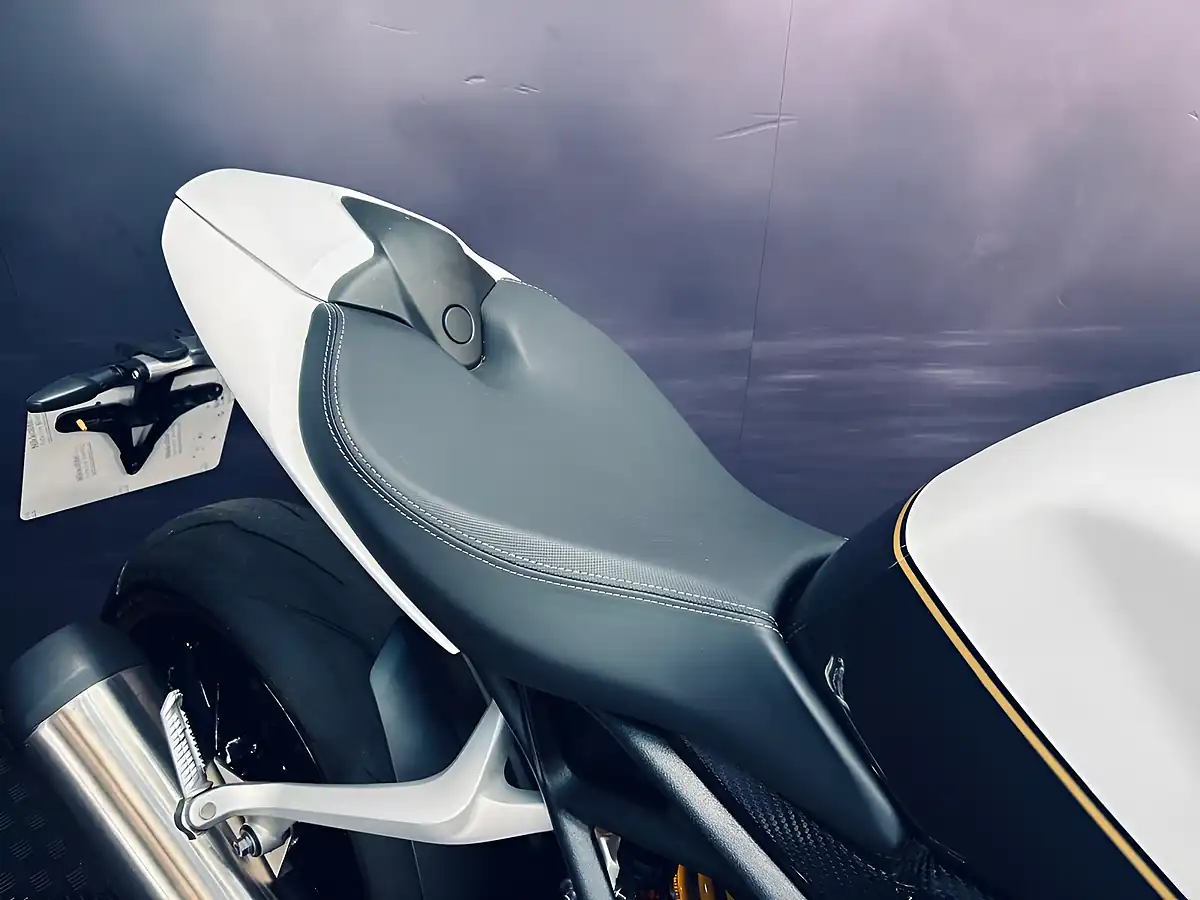 Used 2022 Triumph Speed Triple 1200 Rr White - Interior and Exterior details 13