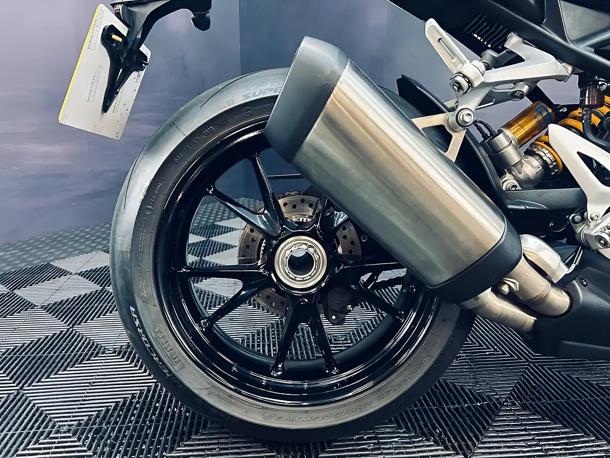 Used 2022 Triumph Speed Triple 1200 Rr White - Interior and Exterior details 17