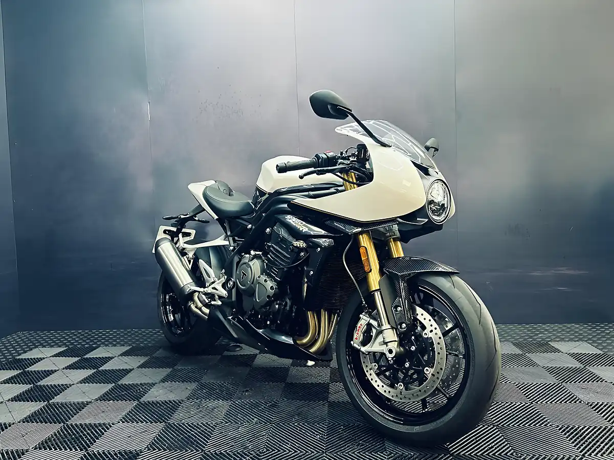 Used 2022 Triumph Speed Triple 1200 Rr White - Interior and Exterior details 19