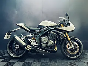 Used 2022 Triumph Speed Triple 1200 Rr White - Interior and Exterior details 2