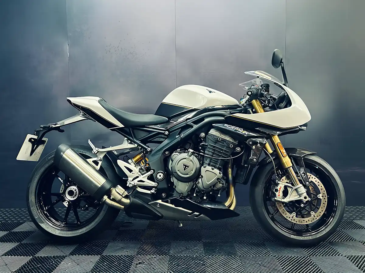 Used 2022 Triumph Speed Triple 1200 Rr White - Interior and Exterior details 2