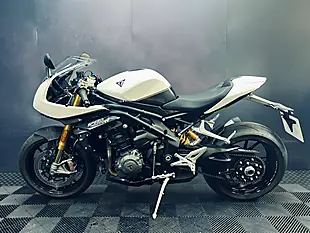 Used 2022 Triumph Speed Triple 1200 Rr White - Interior and Exterior details 3