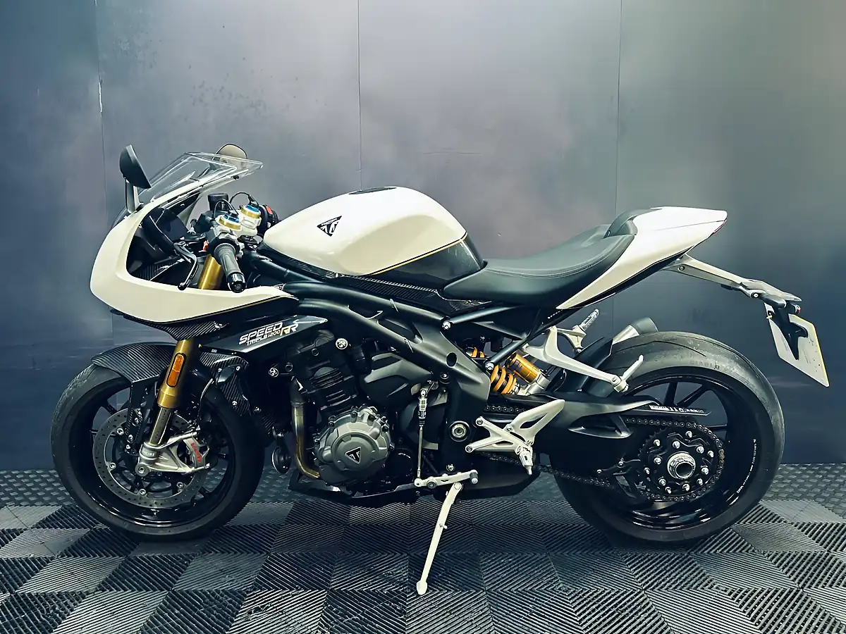 Used 2022 Triumph Speed Triple 1200 Rr White - Interior and Exterior details 3
