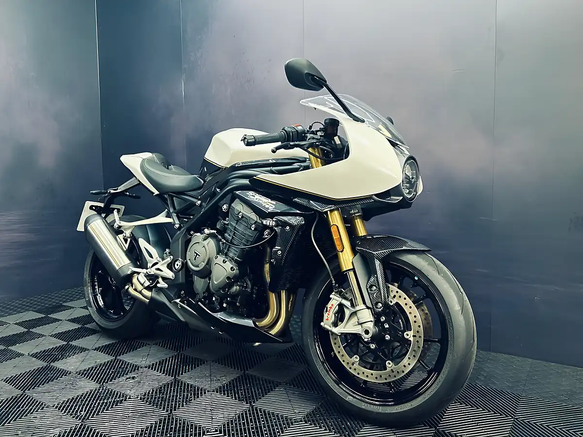 Used 2022 Triumph Speed Triple 1200 Rr White - Interior and Exterior details 4