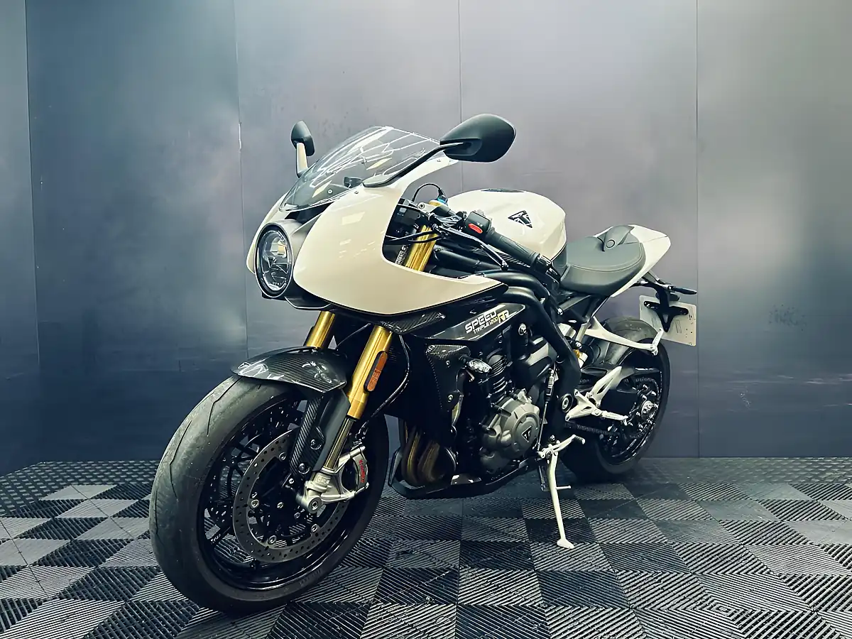 Used 2022 Triumph Speed Triple 1200 Rr White - Interior and Exterior details 5