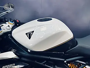 Used 2022 Triumph Speed Triple 1200 Rr White - Interior and Exterior details 6