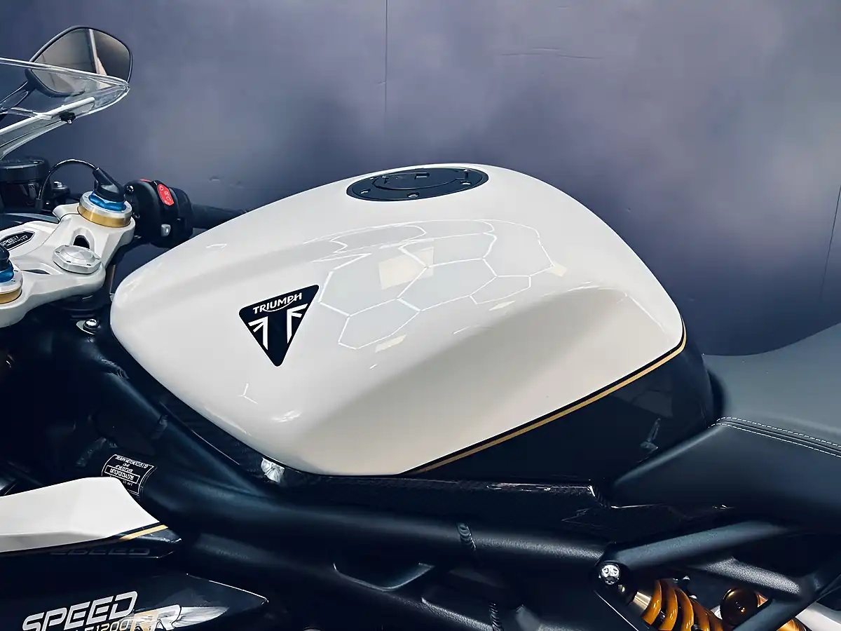 Used 2022 Triumph Speed Triple 1200 Rr White - Interior and Exterior details 6