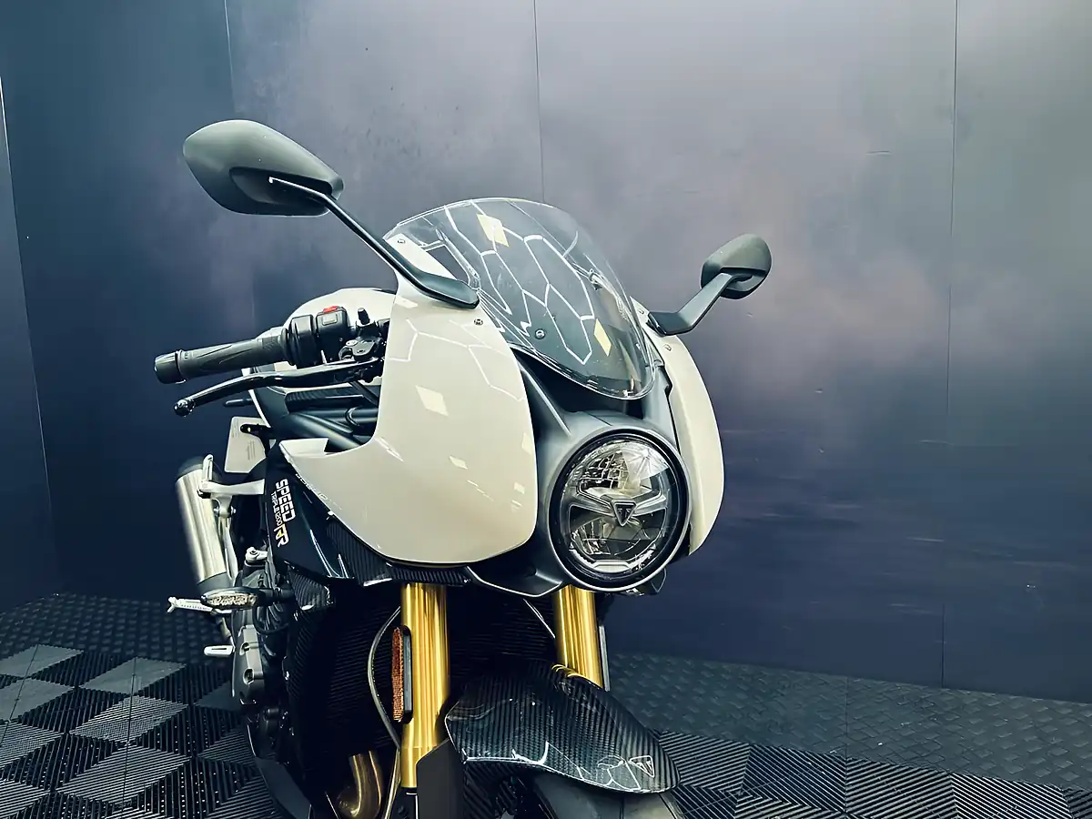 Used 2022 Triumph Speed Triple 1200 Rr White - Interior and Exterior details 7