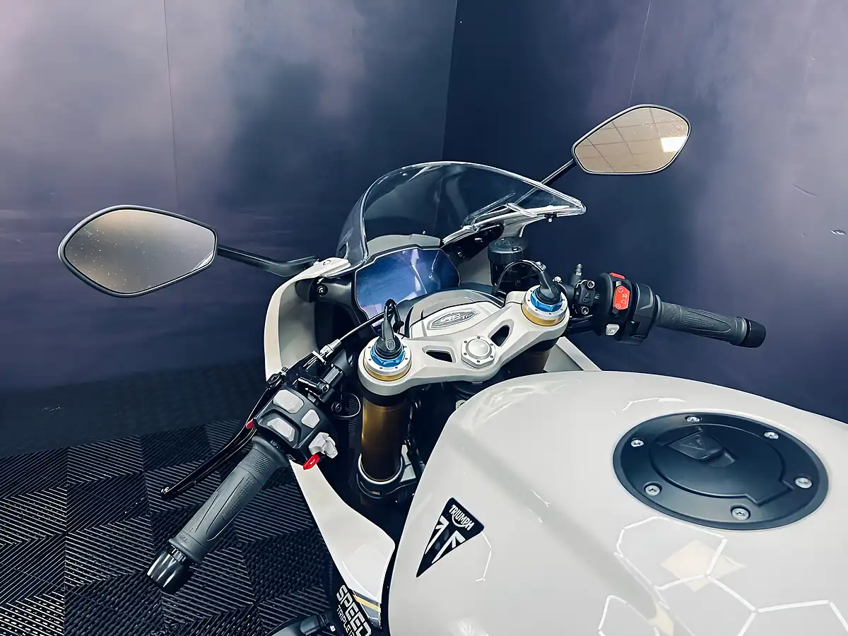 Used 2022 Triumph Speed Triple 1200 Rr White - Interior and Exterior details 8