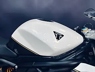 Used 2022 Triumph Speed Triple 1200 Rr White - Interior and Exterior details 9