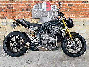 Used 2022 Triumph Speed Triple 1200 RS Silver - Interior and Exterior details 2