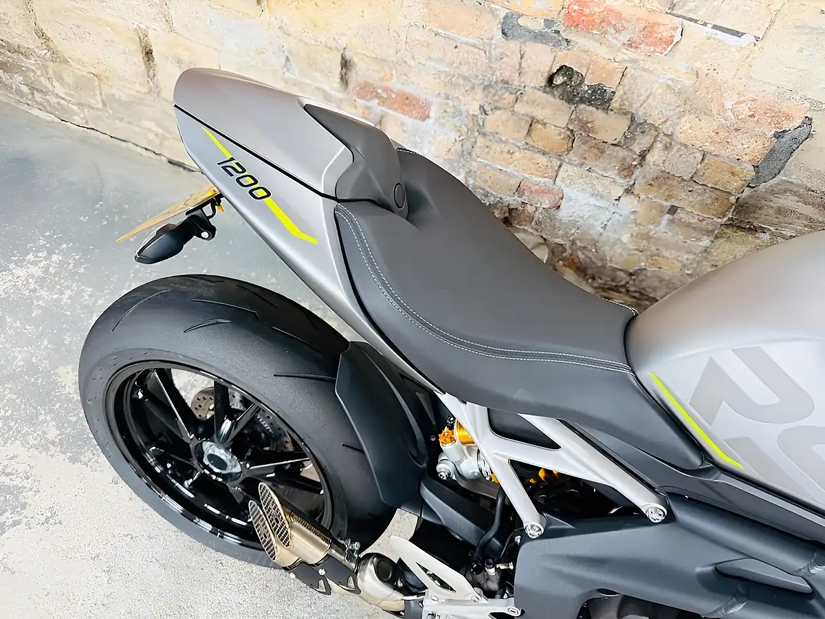 Used 2022 Triumph Speed Triple 1200 RS Silver - Interior and Exterior details 9