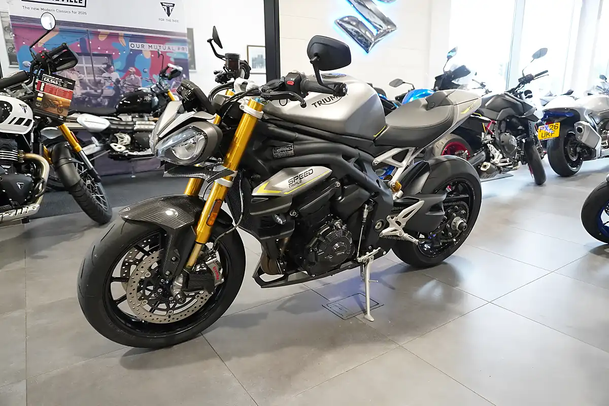 Used 2022 Triumph Speed Triple RS Silver Metallic - Interior and Exterior details 6