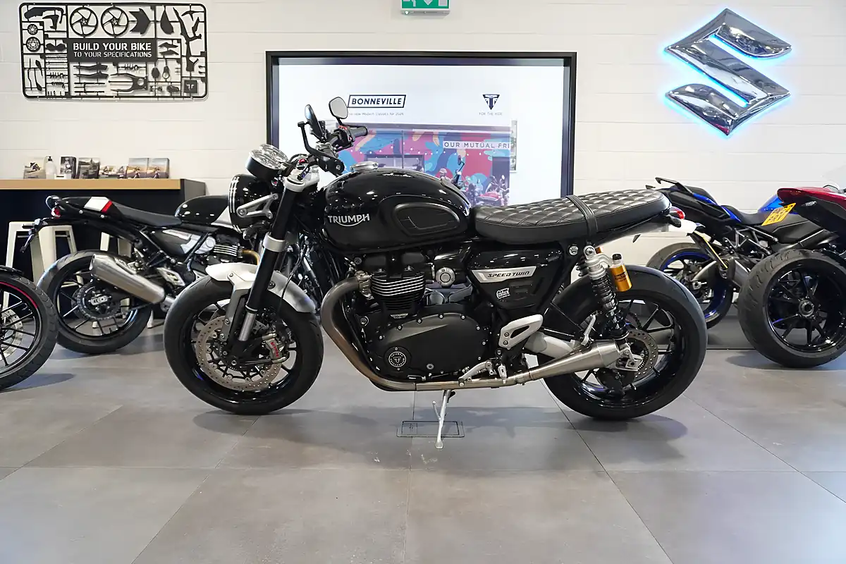 Used 2022 Triumph Speed Twin Black - Interior and Exterior details 2