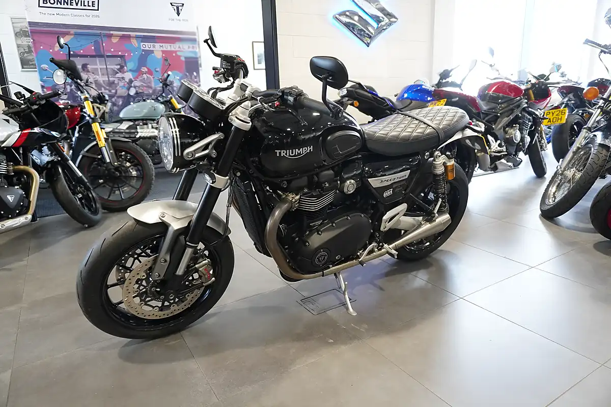 Used 2022 Triumph Speed Twin Black - Interior and Exterior details 6