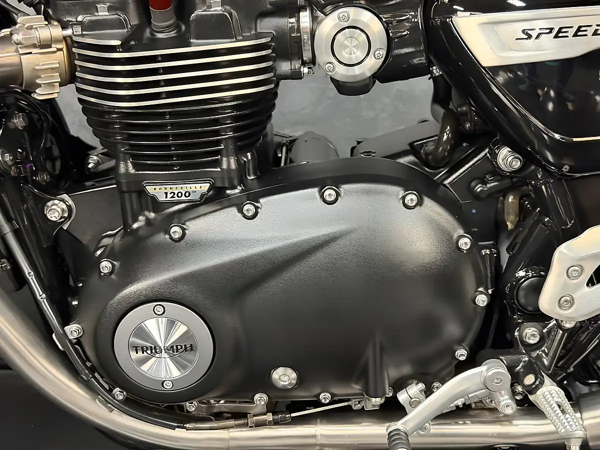 Used 2022 Triumph Speed Twin Red - Interior and Exterior details 17