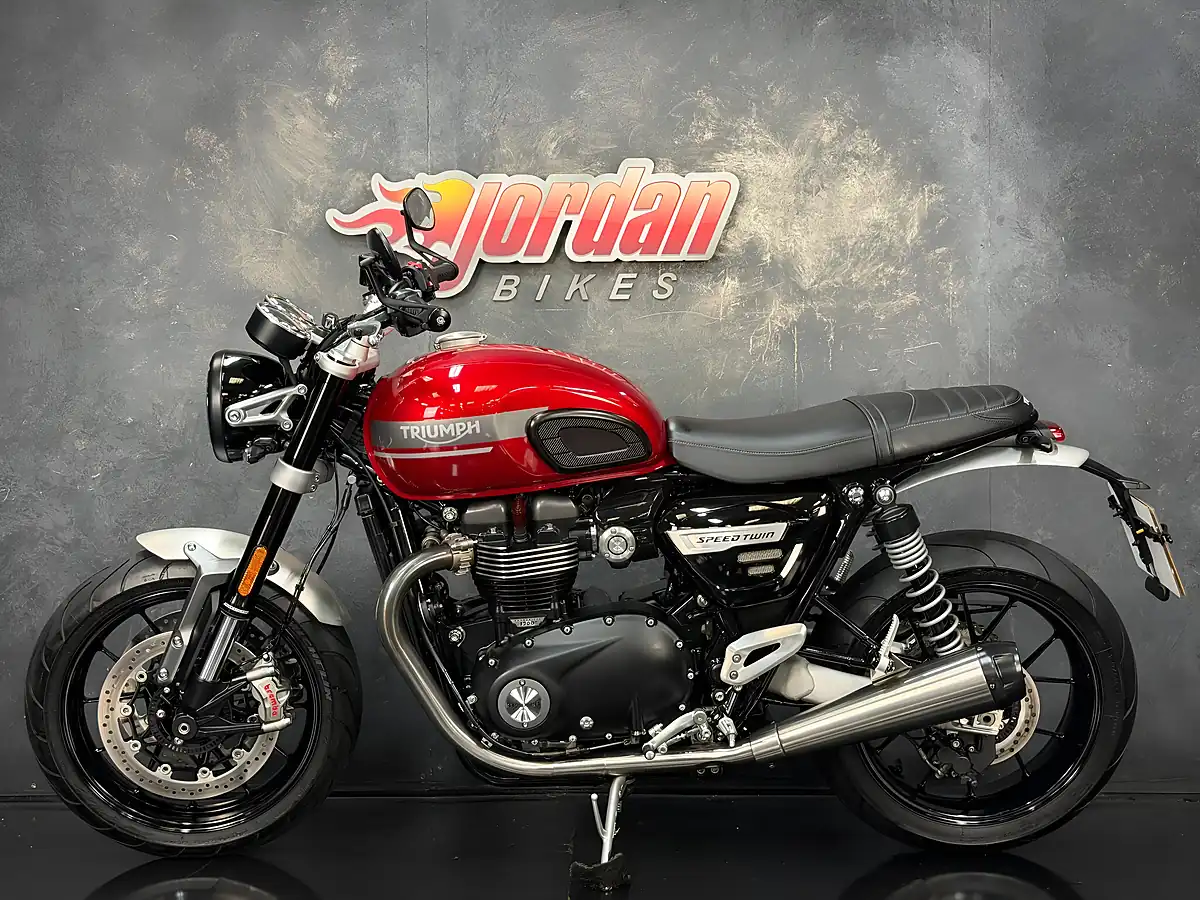 Used 2022 Triumph Speed Twin Red - Interior and Exterior details 2