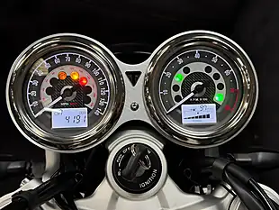 Used 2022 Triumph Speed Twin Red - Interior and Exterior details 3