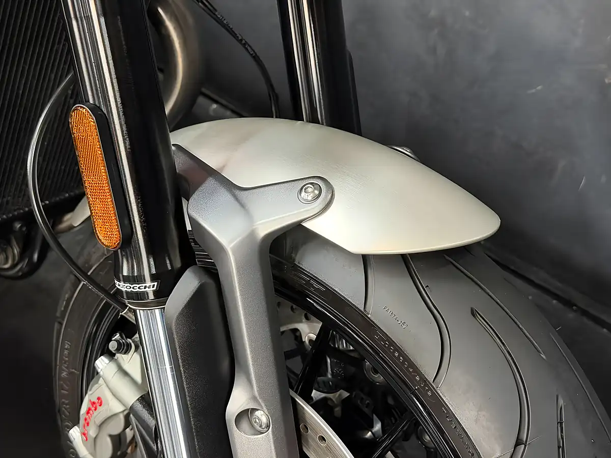 Used 2022 Triumph Speed Twin Red - Interior and Exterior details 8