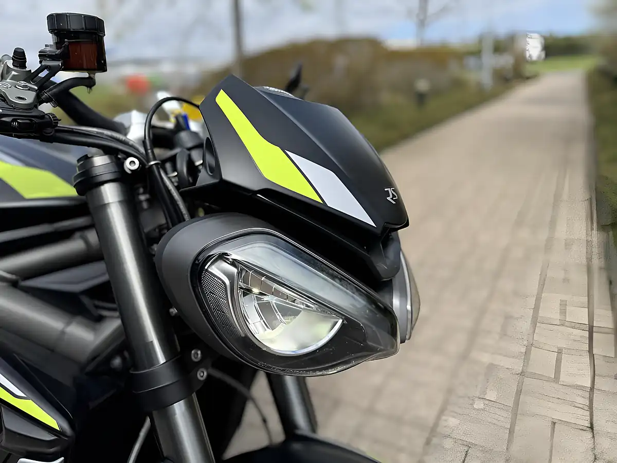 Used 2022 Triumph Street Triple RS Black - Interior and Exterior details 15