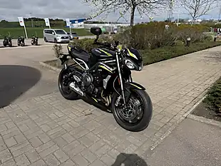 Used 2022 Triumph Street Triple RS Black - Interior and Exterior details 4
