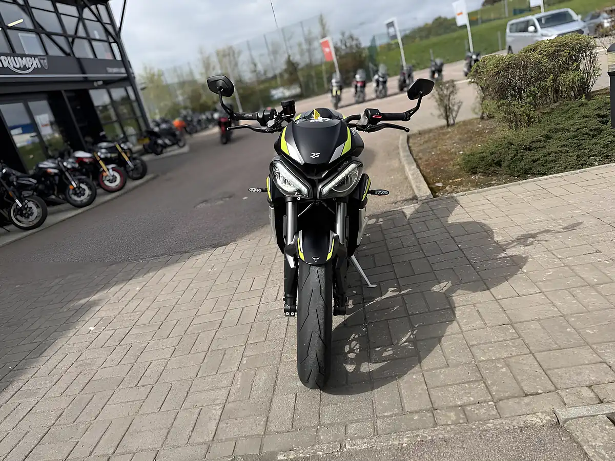 Used 2022 Triumph Street Triple RS Black - Interior and Exterior details 5
