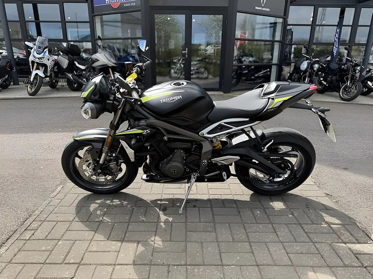 Used 2022 Triumph Street Triple RS Black - Interior and Exterior details 7