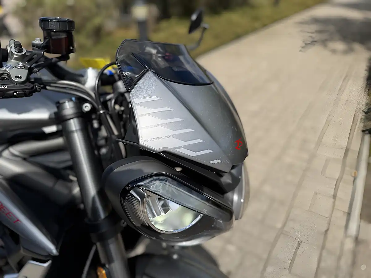 Used 2022 Triumph Street Triple RS Silver - Interior and Exterior details 18