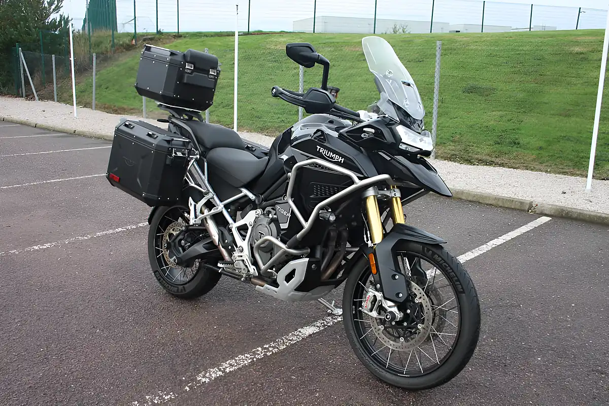 Used 2022 Triumph Tiger 1200 Rally Explorer Black - Interior and Exterior details 4