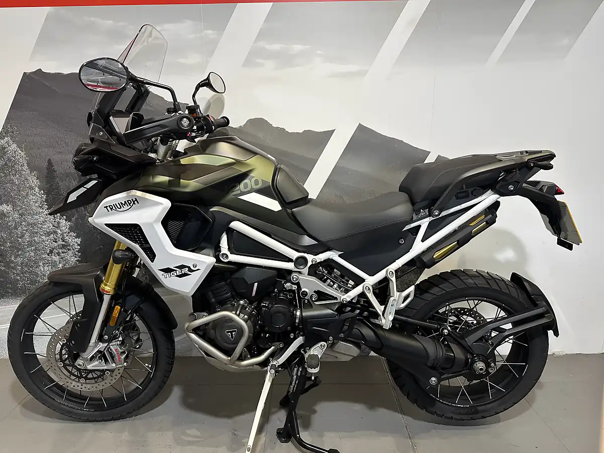 Used 2022 Triumph Tiger 1200 Rally Pro Matte Green - Interior and Exterior details 2